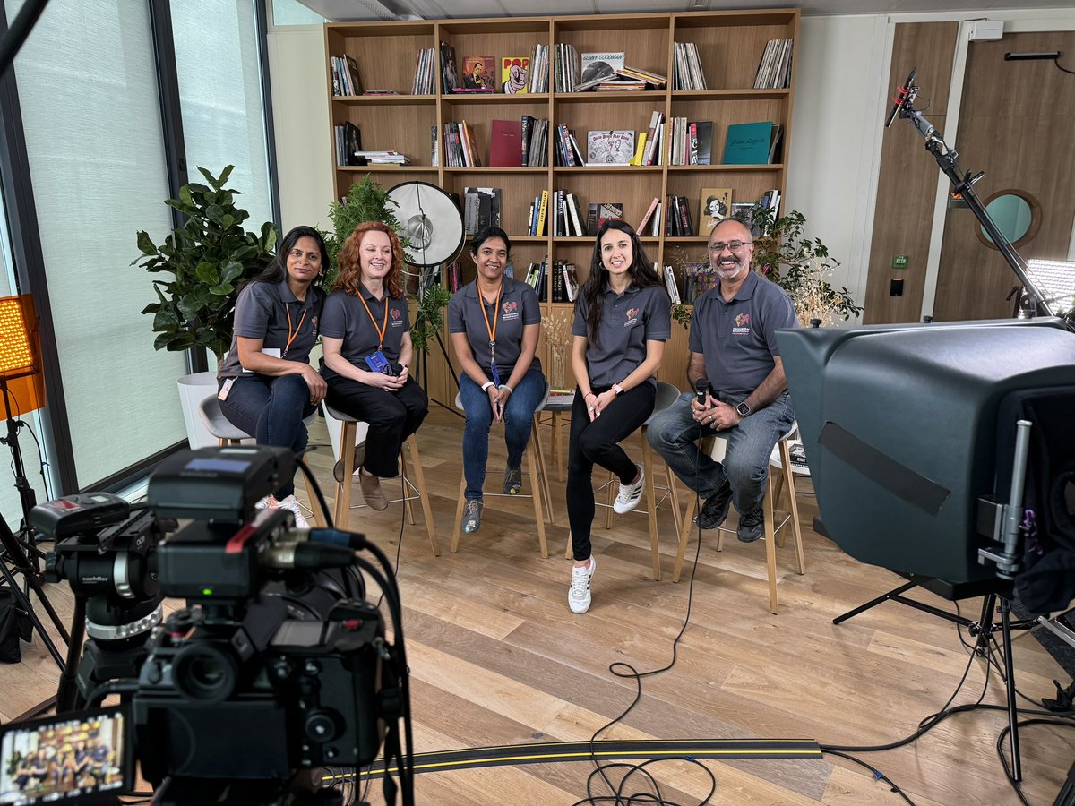 Hoorge's tweet photo. One of my favorite moments today at #MEMSummit was having the opportunity to do a video recording with my amazingly talented and awesome colleagues from #Microsoft and chat about #WomenInTech. Thank you Sangee, Lavanya, Eugenie, Cristina. https://t.co/rnCWg4jnlo