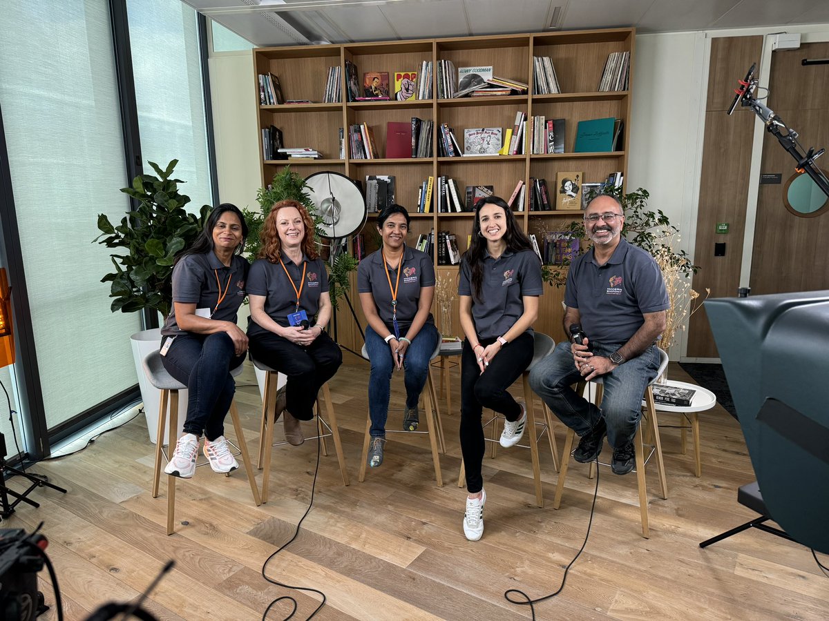 Hoorge's tweet photo. One of my favorite moments today at #MEMSummit was having the opportunity to do a video recording with my amazingly talented and awesome colleagues from #Microsoft and chat about #WomenInTech. Thank you Sangee, Lavanya, Eugenie, Cristina. https://t.co/rnCWg4jnlo
