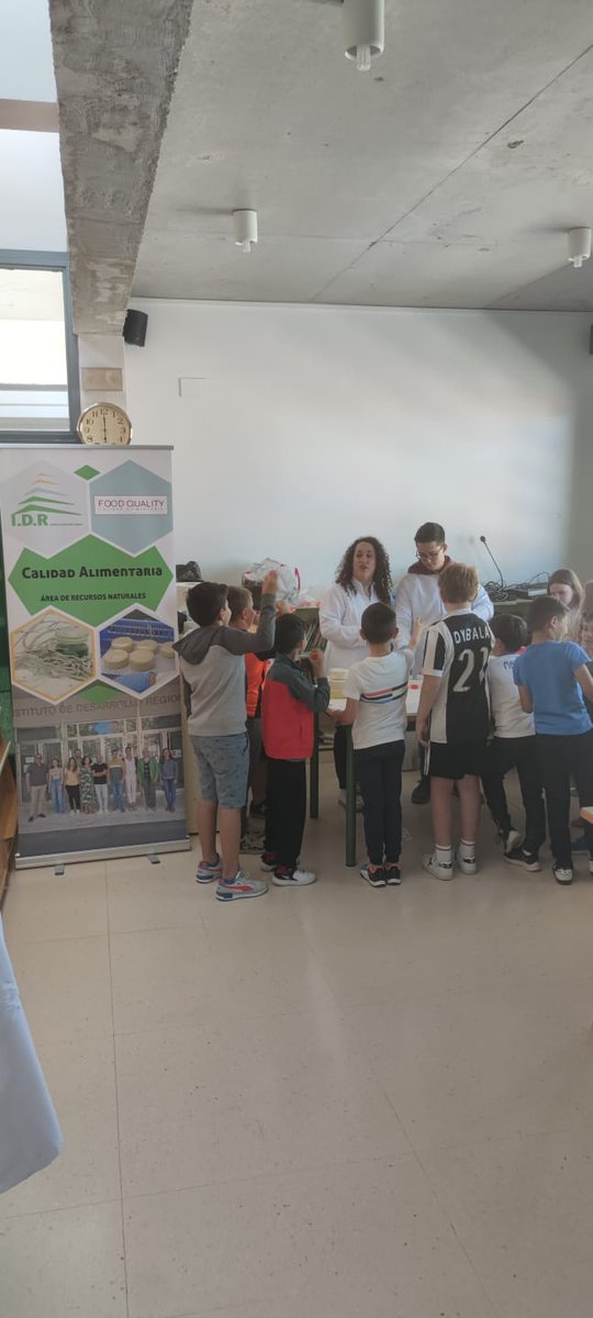 egona2's tweet photo. Jornadas de divulgación en Santa Cruz de la Zarza, conociendo el mundo del Guayule con el equipo ¡Guayulegos!
@uclm_es @EtsiamAb @idr_uclm @UCLMdivulga https://t.co/05wTB5Owxw