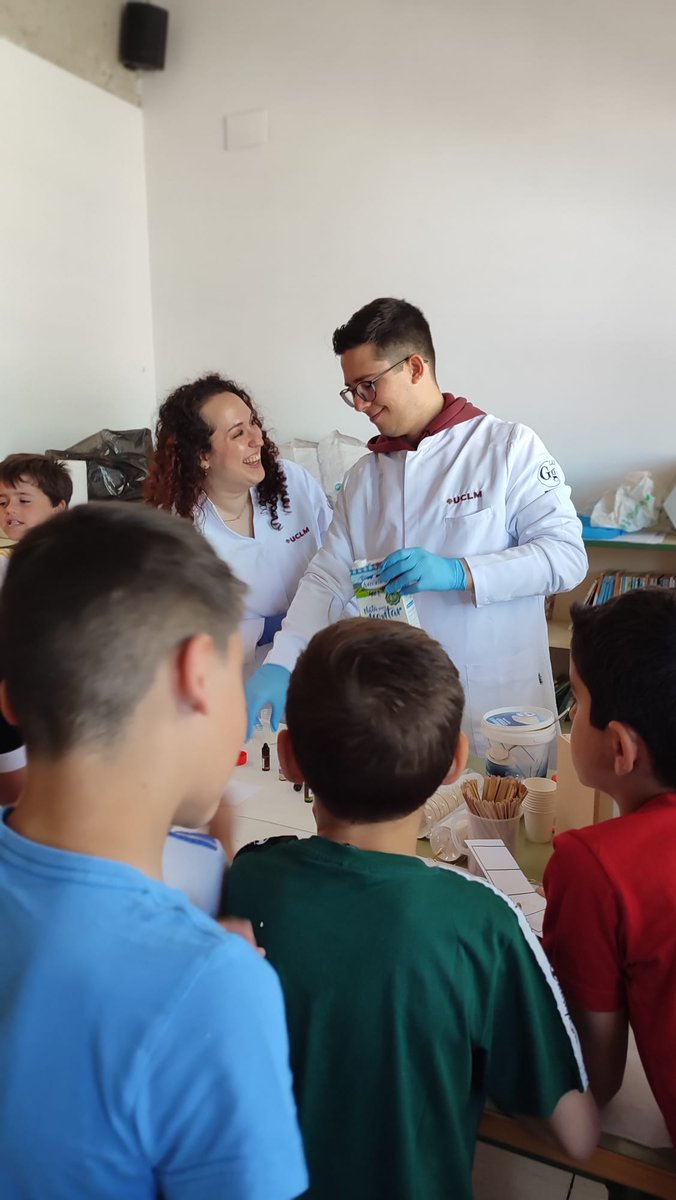 egona2's tweet photo. Jornadas de divulgación en Santa Cruz de la Zarza, conociendo el mundo del Guayule con el equipo ¡Guayulegos!
@uclm_es @EtsiamAb @idr_uclm @UCLMdivulga https://t.co/05wTB5Owxw