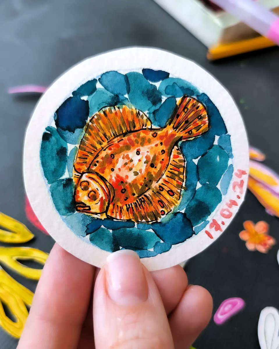 108/366 Flounder fish looking silly 💁‍♀️
#366rounds #roundpainting #fishpainting