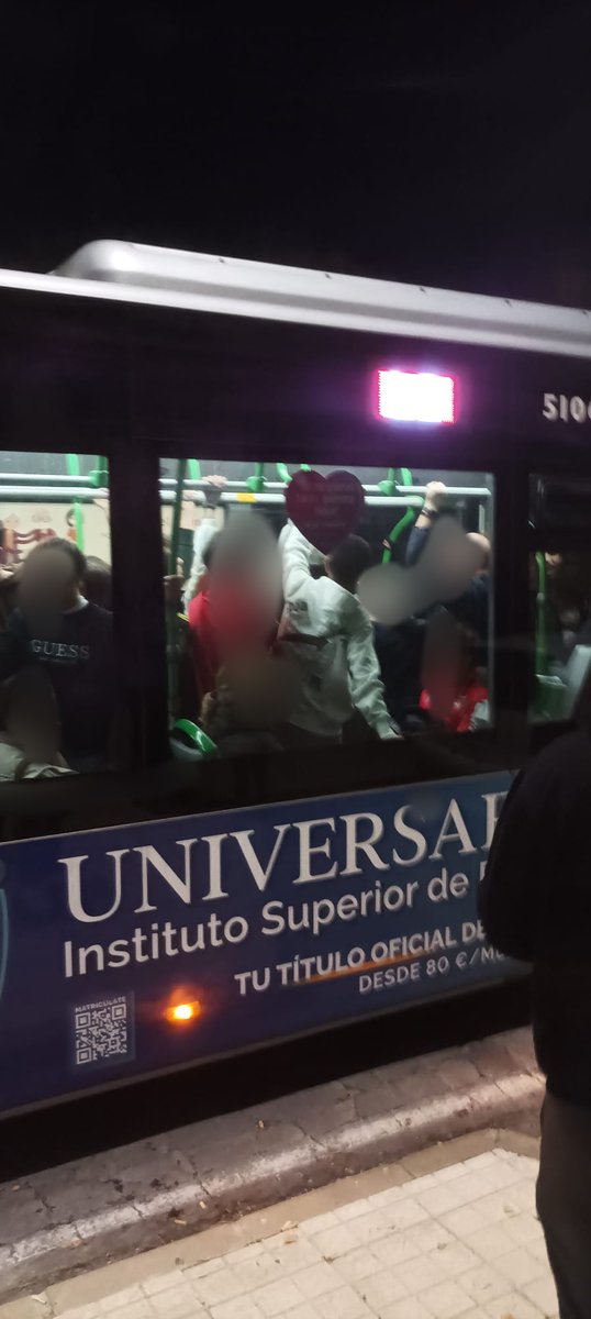 VictoriaCamposR's tweet photo. Una tarde cualquiera en la L8 #BusDistritoNorteCC queremos soluciones https://t.co/CToMt8vTPU