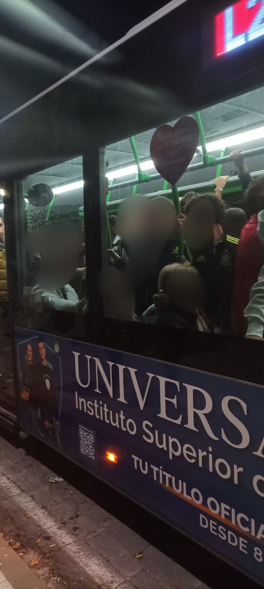 VictoriaCamposR's tweet photo. Una tarde cualquiera en la L8 #BusDistritoNorteCC queremos soluciones https://t.co/CToMt8vTPU