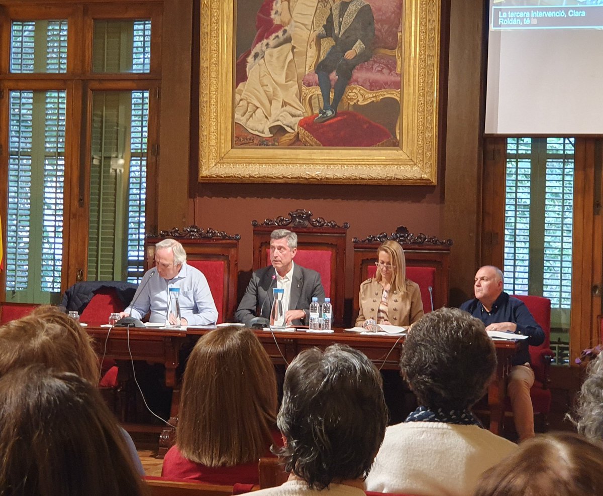 Avui, #AudiènciaPública de #SStG presidida pel regidor @jmartigalbis de @TriasperBCN.

El govern PSC-Collboni segueix sense donar resposta a la majoria de reclamacions del veïnat i sense solucionar els problemes ja enquistats per la deixadesa del govern i manca d'innversió.