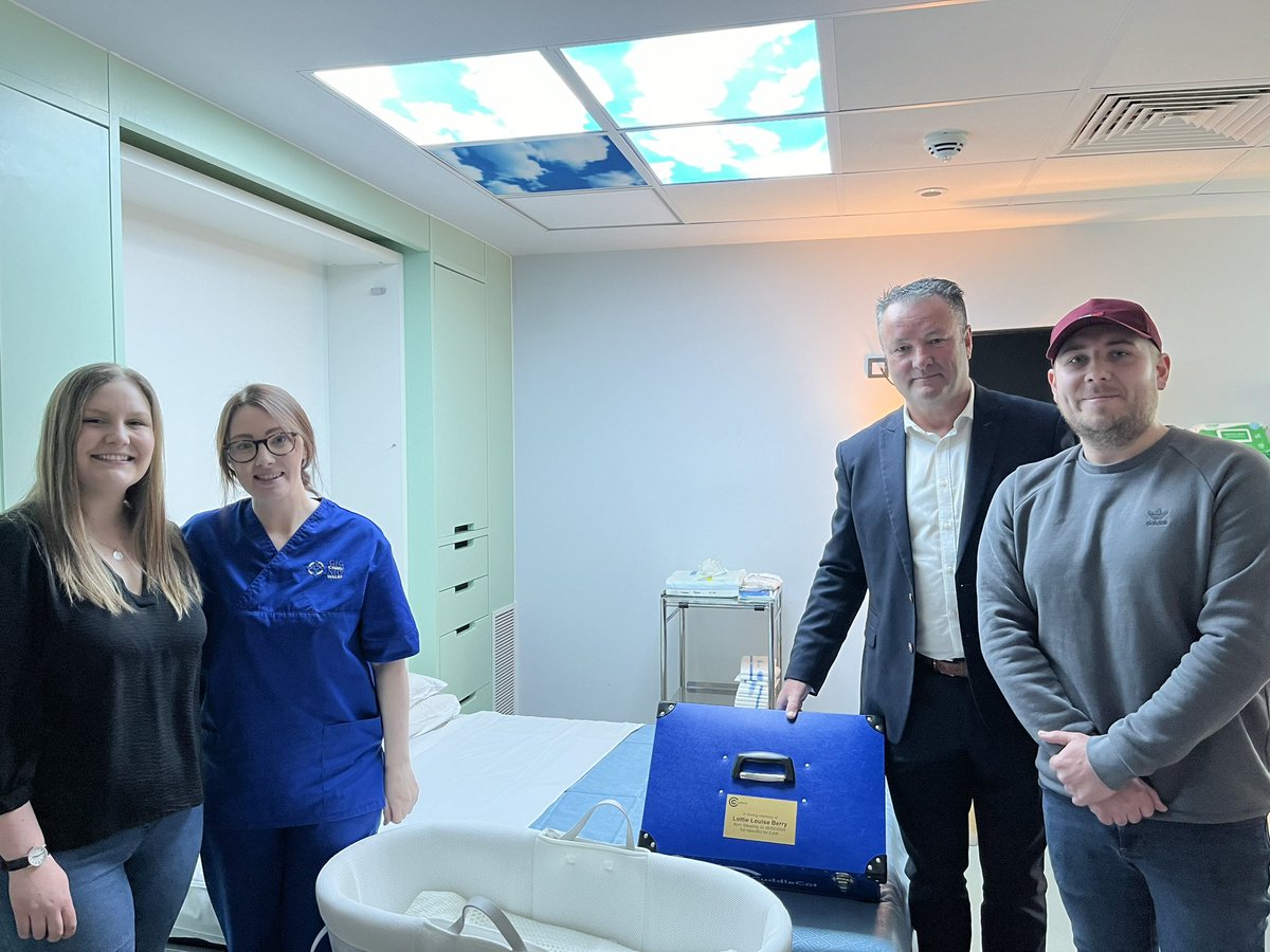 Thanks to @GeoffSportsdoc representing the Mens National Rugby Team in their donation of a Diamond Package @CuddleCot system to Prince Charles Maternity Unit in memory of Lottie. The CuddleCot system enables families the gift of time with their babies in difficult circumstances.