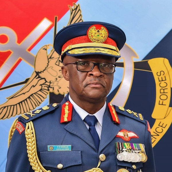 The KDF, Chief Of Defence Forces (CDF), Francis Omondi Ogolla dies after KDF helicopter crashes in Sindar, Elgeyo-Marakwet County, Kenya's President, H.E @WilliamsRuto confirms #WhiteBearNews