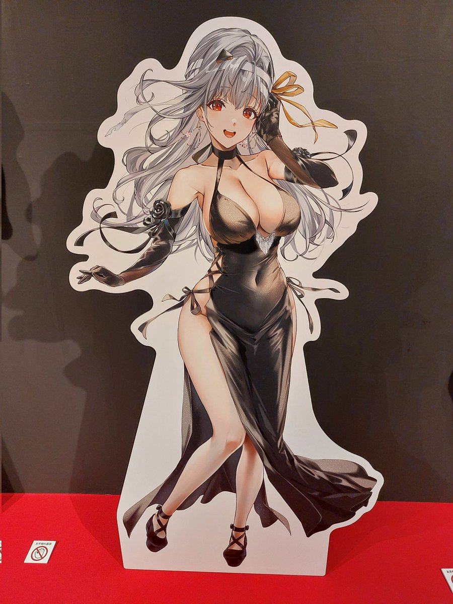 #NIKKE展に行ってきました
展覽的品質很好
小遊戲好可惜，擊倒了2個，跟掛軸擦肩而過，想要挑戰第2次，但是小遊戲的票要跟門票一起買才行……