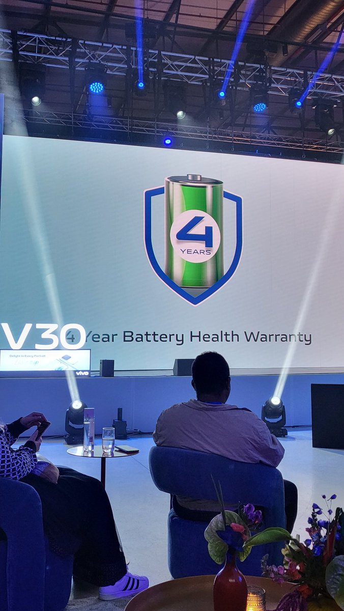 That's awesome! 4 years battery warranty! @Vivomobile_SA #LightitUp #VivoV30Series5G #TheLifesWay #Johannesburg #SouthAfrica