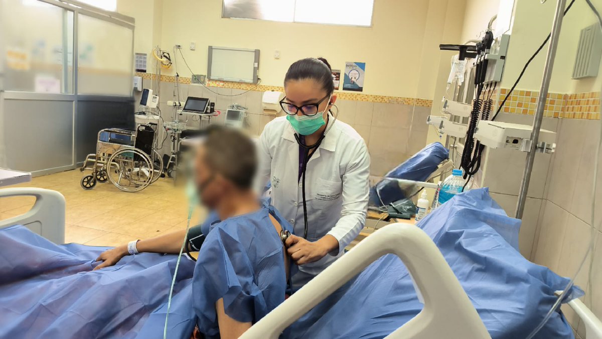 HInfectologia's tweet photo. #ElNuevoEcuador | 🏥 Personal asistencial de nuestros Servicios de 24 horas⏰, entre ellos:

☑️Emergencia.
☑️Admisión.
☑️Rayos X.
☑️Hospitalización.

⚠️Brindan atención personalizada, con calidad y buen trato ✔️
 
📍Estamos ubicados en Julián Coronel 900 y José Mascote 🏥 https://t.co/Yey6J3RcUL