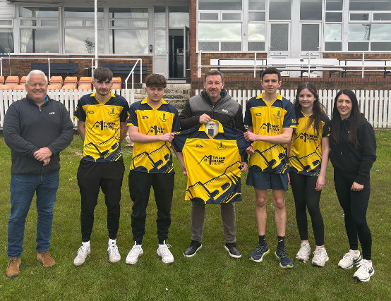 A pleasure to deliver 2024 cricket playing kit to ⁦@NeathCC⁩ with integral members of the ⁦@RCSTeamwear⁩ @ianto354 and Kate. ⁦@NeathCC⁩ is an historical and proud cricket club that has served and continues to serve all levels of cricket in Wales 🏴󠁧󠁢󠁷󠁬󠁳󠁿🏏🙏🏻👌👍