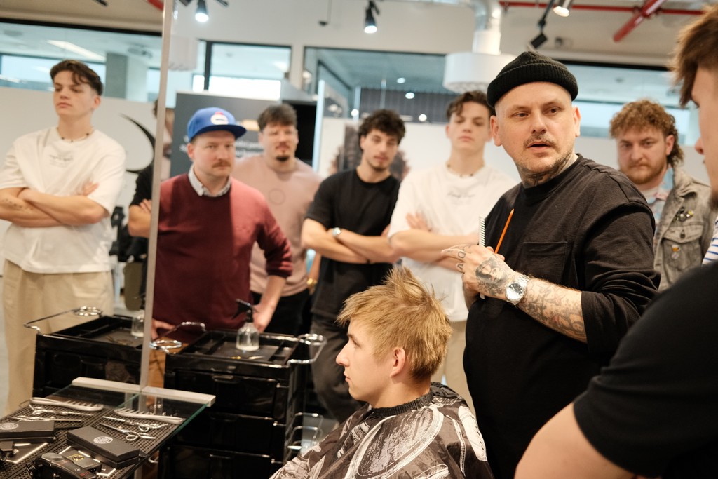 Hurá! 🇨🇿 x 🇬🇧 Part one of the Roadshow Tour with @sidsottungacademy , the Captain's RHM & hosts Gentlemen's Store has come to a close.  Suffice to say that a simply superb time was had by all... 📸 @bryonygrainger