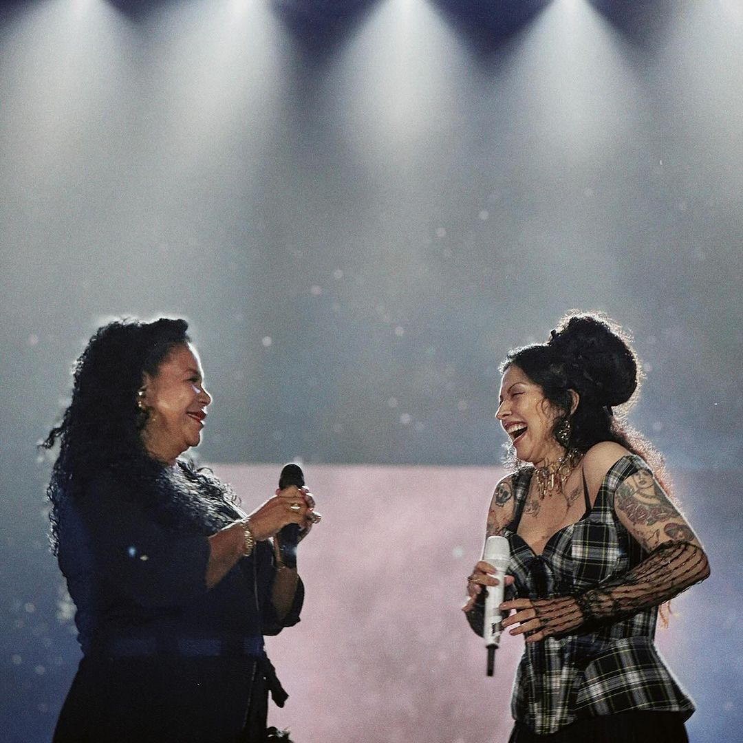 amor_laferte's tweet photo. Nuestra @monlaferte vibrando alto en Perú, país especial para ella y más junto a la gran @evaayllon ❤️ https://t.co/uWMUZggUMb