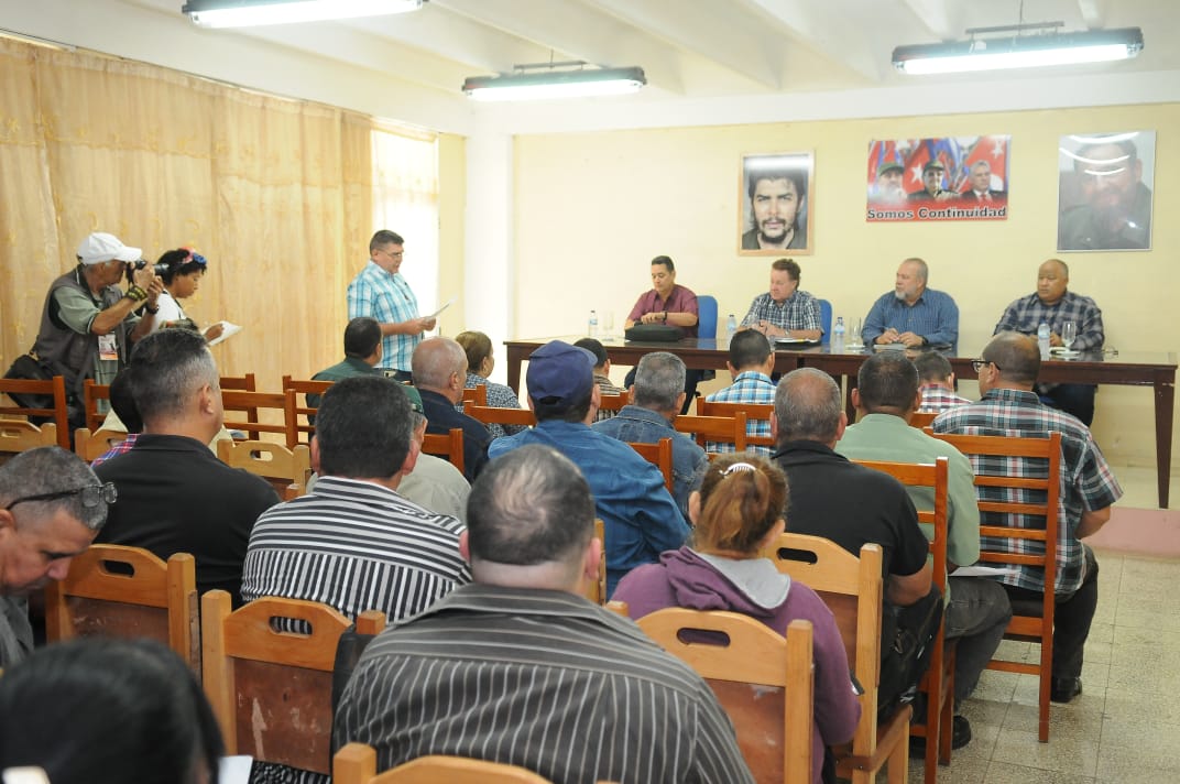 #Cuba🇨🇺 #VisitaGubernamental se desarrolla en #Camagüey, este jueves en la Empresa Agroindustrial Azucarera 'Batalla de las Guásimas' en el municipio de Vertientes.
#AlPuebloNosDebemos