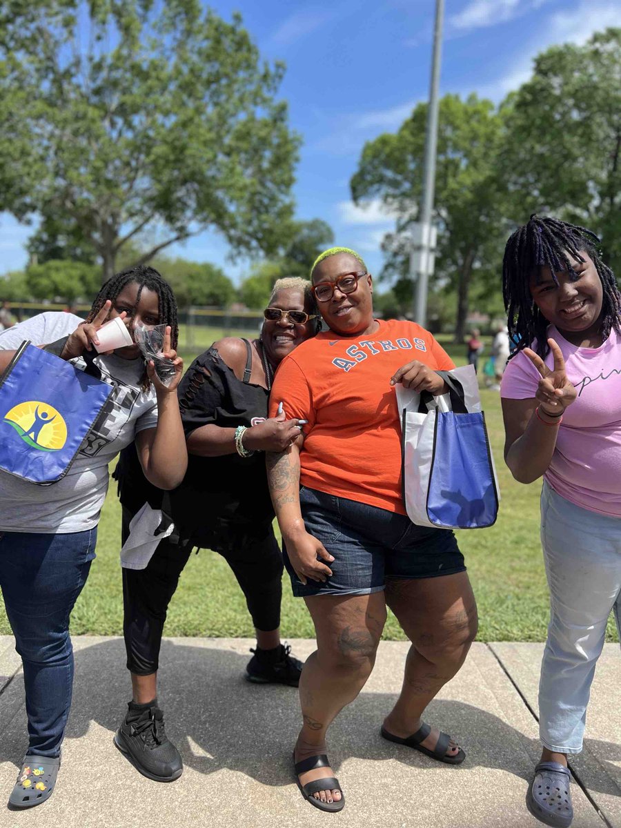 The office of Commissioner Ellis joined the Acres Homes community in celebrating the Honorable Sylvester Turner and Friend’s 16th Annual Family Day in the Park. The annual event creates a safe space for the community to congregate, fellowship, and have fun.