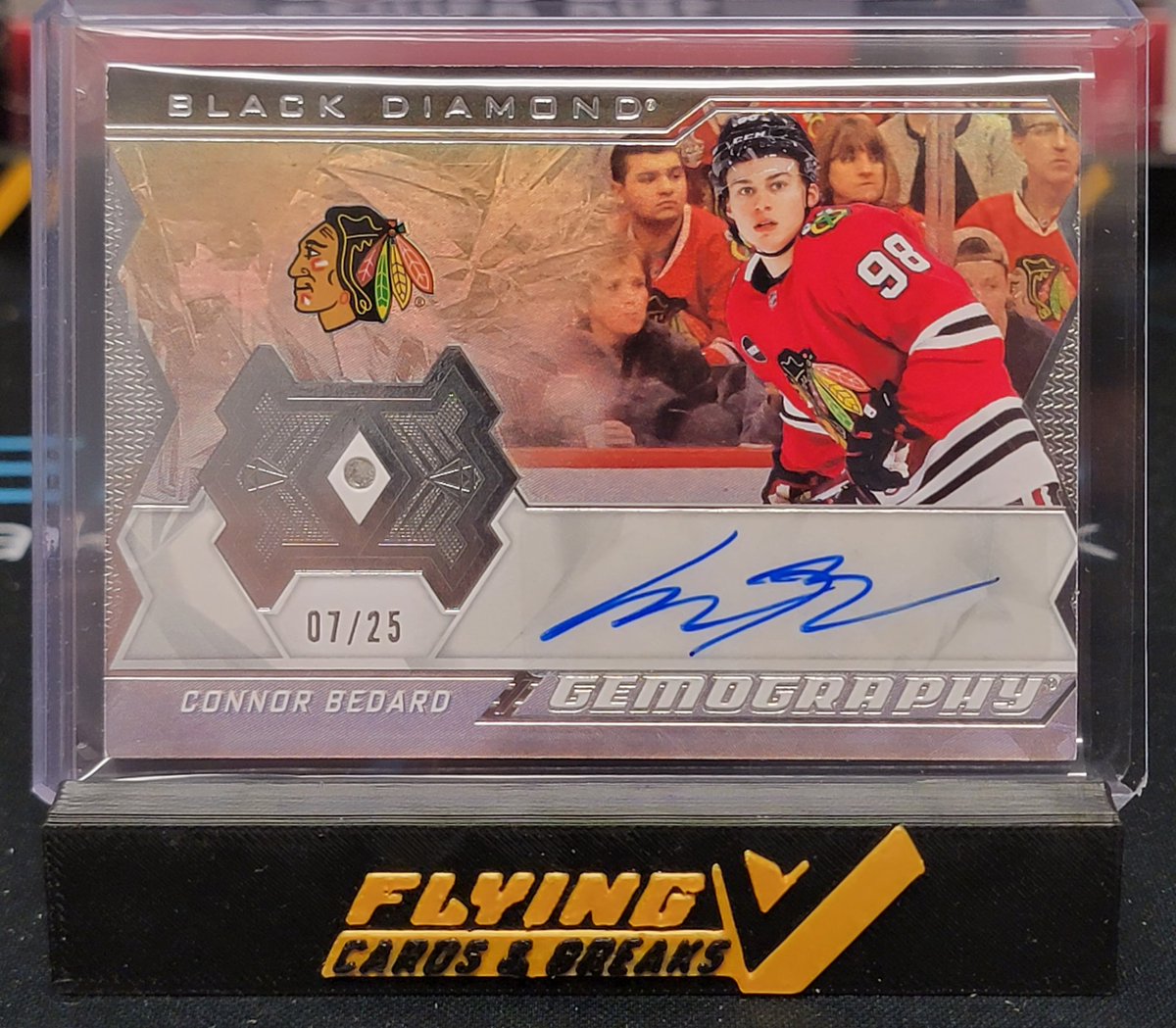 FlyingVCards's tweet photo. It was an absolutely insane #FlyingVCards #GroupBreak last night of 23-24 @UpperDeckHockey #BlackDiamond!
Not only 1, but 2 monster #ConnorBedard cards for @westendraykins & an insane #AdamFantilli patch for @TheDiscoStu!
🔥 🔥 🔥 🔥
We do it all again in our break room today at 11am PST/2pm EST. Just comment below or DM me to be added 😃