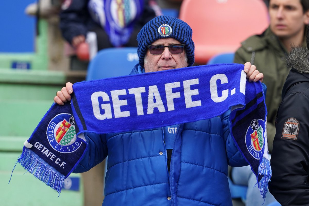 GetafeCF's tweet photo. Me comentan que la mejor afición del 🌍 rugirá como nunca en el #GetafeRealSociedad

PD: ¿Estoy en lo cierto, familia? 😜

#VamosGeta https://t.co/GZy3dctiuy