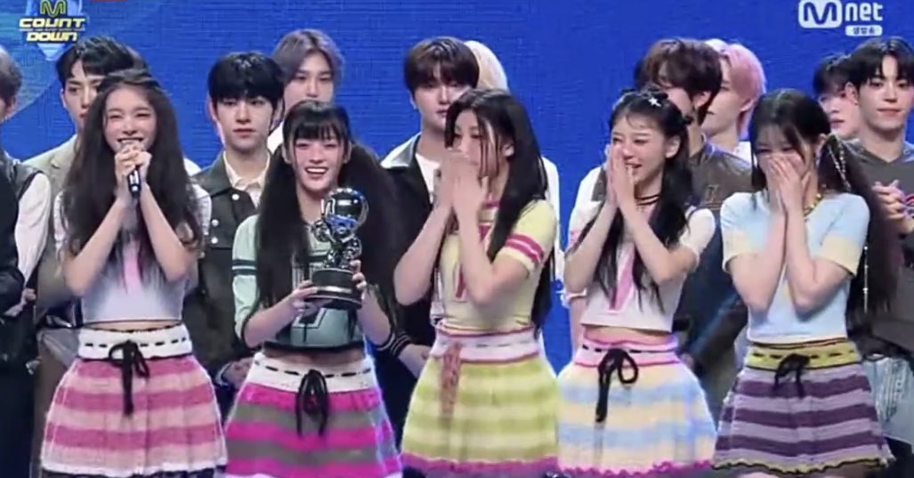 KpopperFanmulti's tweet photo. ๐ 240418 - #MCOUNTDOWN - WINNER #ILLIT ๐
#ILLIT5thWin
#Magnetic5thWin https://t.co/w8d0rvn8sJ