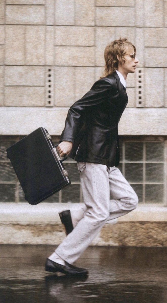 The_runways_'s tweet photo. Welcome to Tagliatore https://t.co/KZA6FGMORY