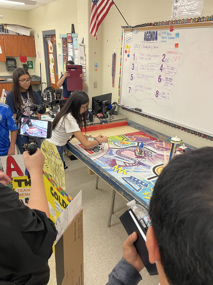 We have special visitors being given a tour of the Robotics classroom @AguirreJrHigh for a follow up visit to learn more about our middle school CTE programs @miadyoung #WeAreChannelview