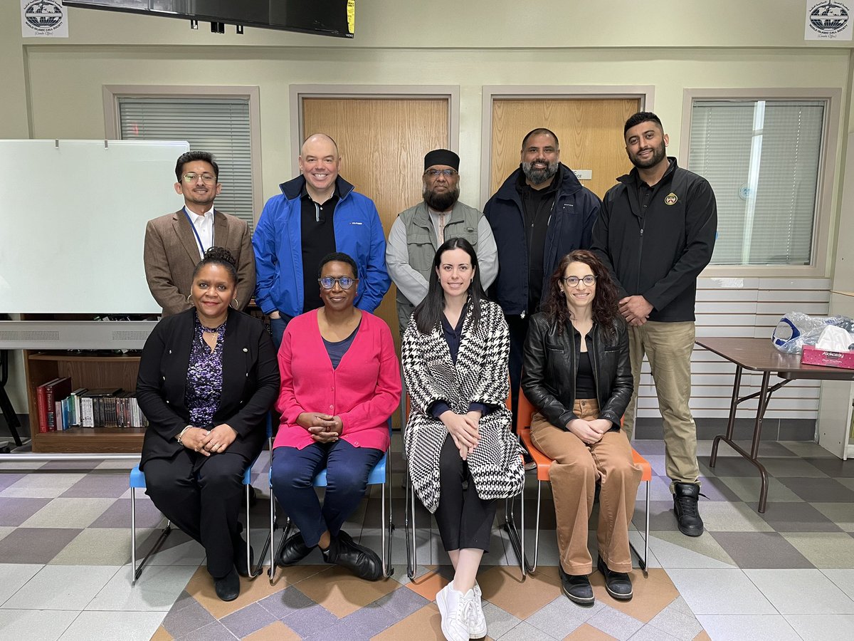 Today, members of our unit attended the TARIC Islamic Centre for a tour of the mosque as well as a better understanding of Islam. We continue to go out into the community and learn more about the communities in our city. Thank you to @TPS_CPEU for helping to arrange this.