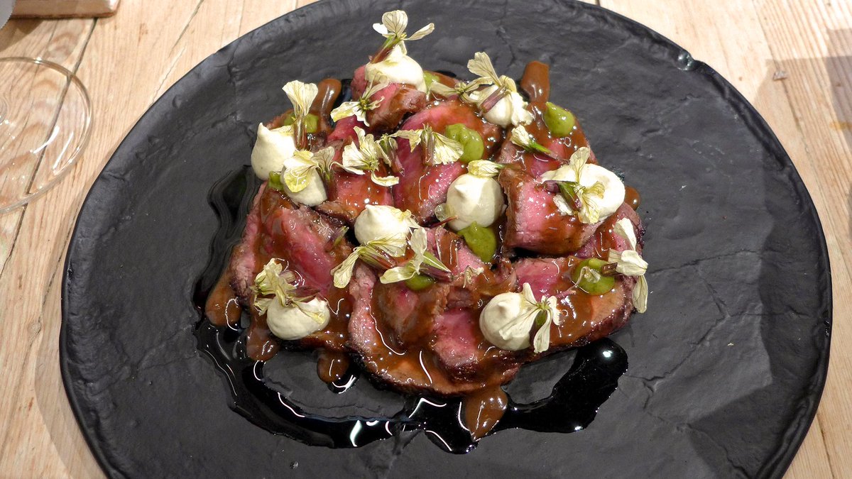 encantadissim's tweet photo. Un jove restaurant gironí, petit, càlid i molt confortable, amb una cuina personal i prou ben treballada, que se'ns va revelar molt prometedor a poc que millorin la gestió i la coordinació de tot plegat.
#Terram 😋😋😋
Aquí una recent incursió: 👉 https://t.co/yqOXTe3wjb https://t.co/PKzhatBR27