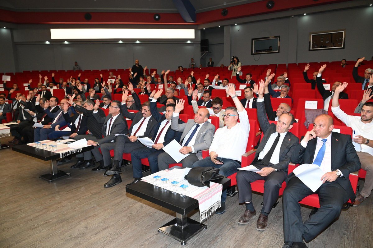 fzeyrekvakfi's tweet photo. Müjdemi isterim. 😊

✅Artık Manisa’mızda ilk 2 ton suyun fiyatı 1 TL. 
✅ Kartlı sayaç dönemi sona erdi.

Yeni fiyat tarifemizi 1 Mayıs 2024 tarihinden itibaren uygulamaya başlayacağız. 

Söz verdik yaptık, ne mutlu bize. https://t.co/C2OZvu4xWQ