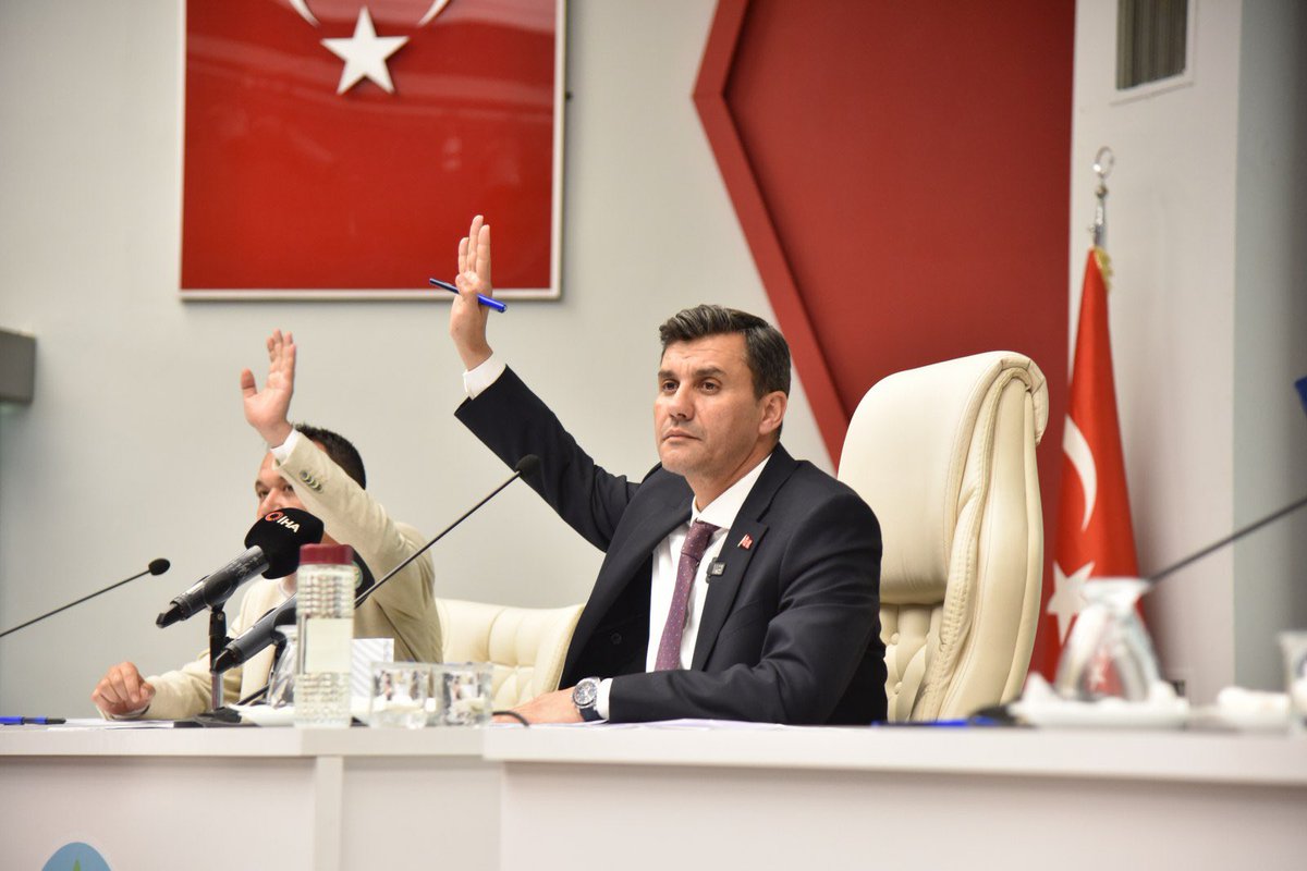 fzeyrekvakfi's tweet photo. Müjdemi isterim. 😊

✅Artık Manisa’mızda ilk 2 ton suyun fiyatı 1 TL. 
✅ Kartlı sayaç dönemi sona erdi.

Yeni fiyat tarifemizi 1 Mayıs 2024 tarihinden itibaren uygulamaya başlayacağız. 

Söz verdik yaptık, ne mutlu bize. https://t.co/C2OZvu4xWQ