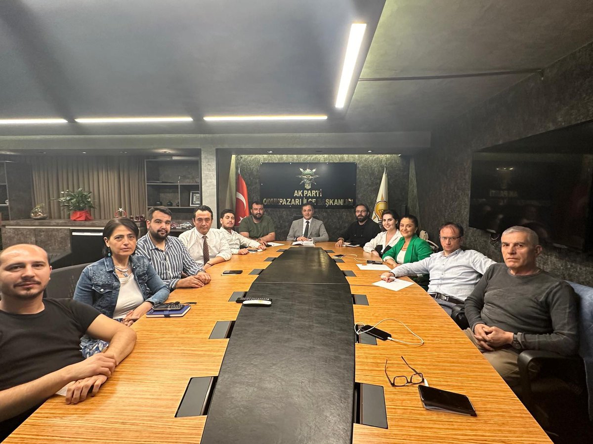 📍AK Parti Odunpazarı İlçe Başkanlığı İlçe Başkanımız Sn @umitsezer26 başkanlığında haftalık olağan Yürütme Kurulu toplantısı gerçekleştirildi.