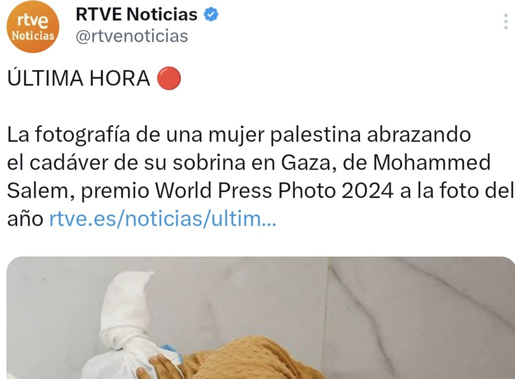 Personalmente, esta fotografía me parece horrorosa. Ponografía del dolor palestino y revictimización. Una vez más. Y no, no sensibiliza ni contribuye a luchar contra la ocupación y el genocidio. Fotos así llevan documentándose décadas en Palestina. Esto es lo que me transmite.