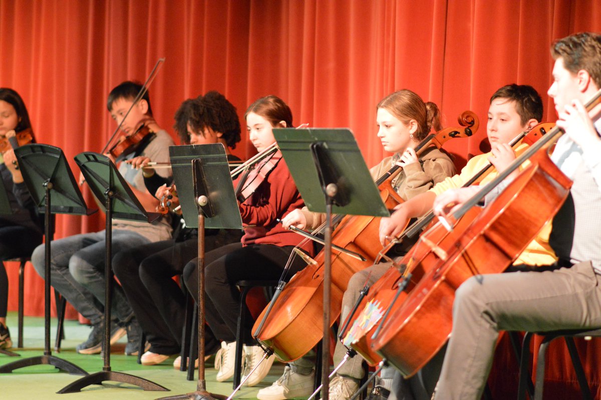 🎉🐾More than 1️⃣5️⃣0️⃣ Grandfriends joined us on Shore Drive for Grandfriends Day 2️⃣0️⃣2️⃣4️⃣❕ Our Grandfriends started their day with student performances, followed by classroom visits, games, trivia and more! 🥰
 
Thanks to all who were able to join us.