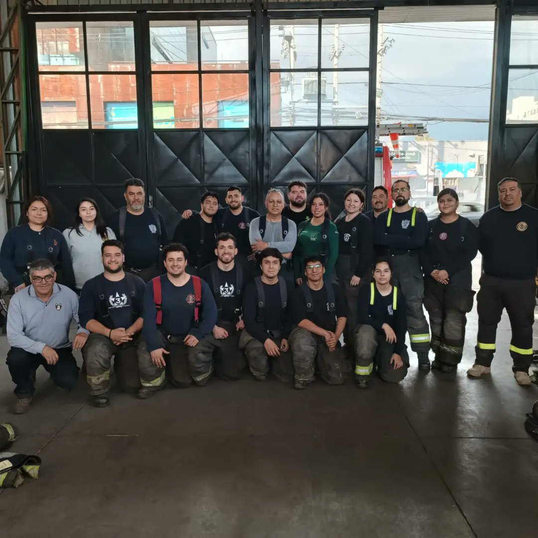 EBPA_Bomberos's tweet photo. Con las practicas de los cursos de Escalas y Cuerdas para Control de Incendios, además de Búsqueda y Rescate damos por finalizada la primera malla operativa de los cursos presenciales. Los instamos a terminar los cursos en el aula virtual para la obtención de sus certificados. https://t.co/D7IY5RxOdU