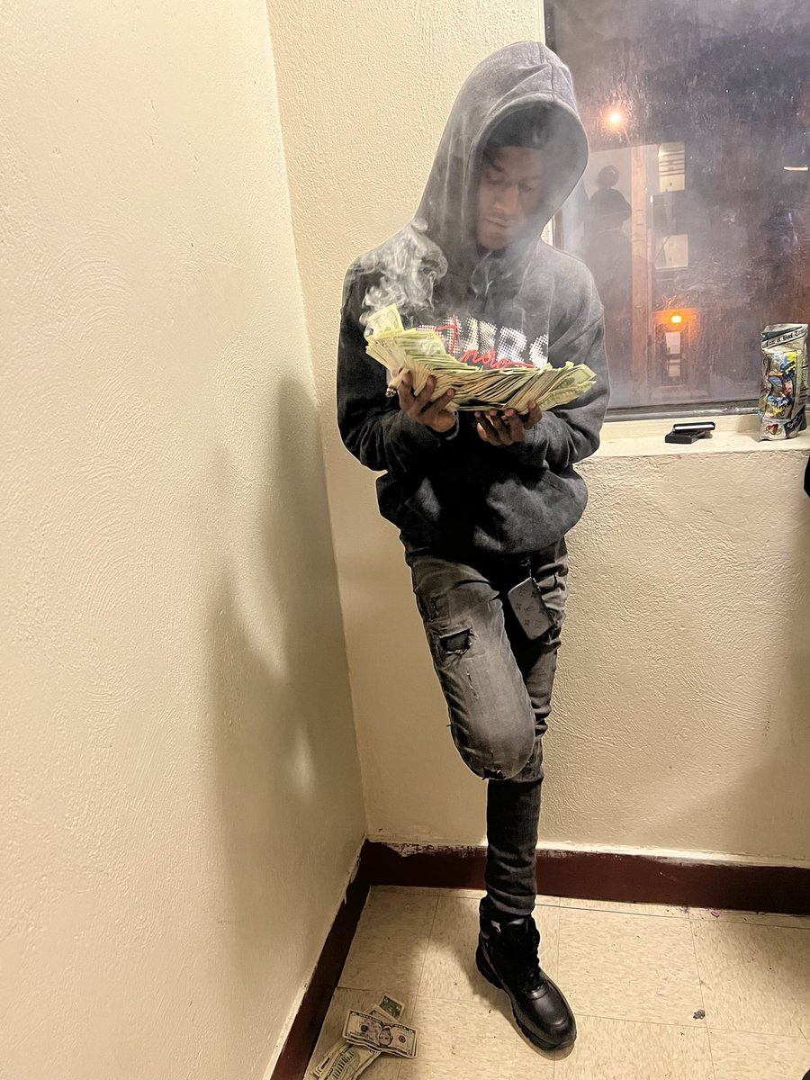 tylo1300's tweet photo. What ya kno abt the struggle๐, gettin off the muscle ๐ช๐พ #theyknoww๐ fmoi:RTW4dawin1300 https://t.co/jiyHEV9eXJ
