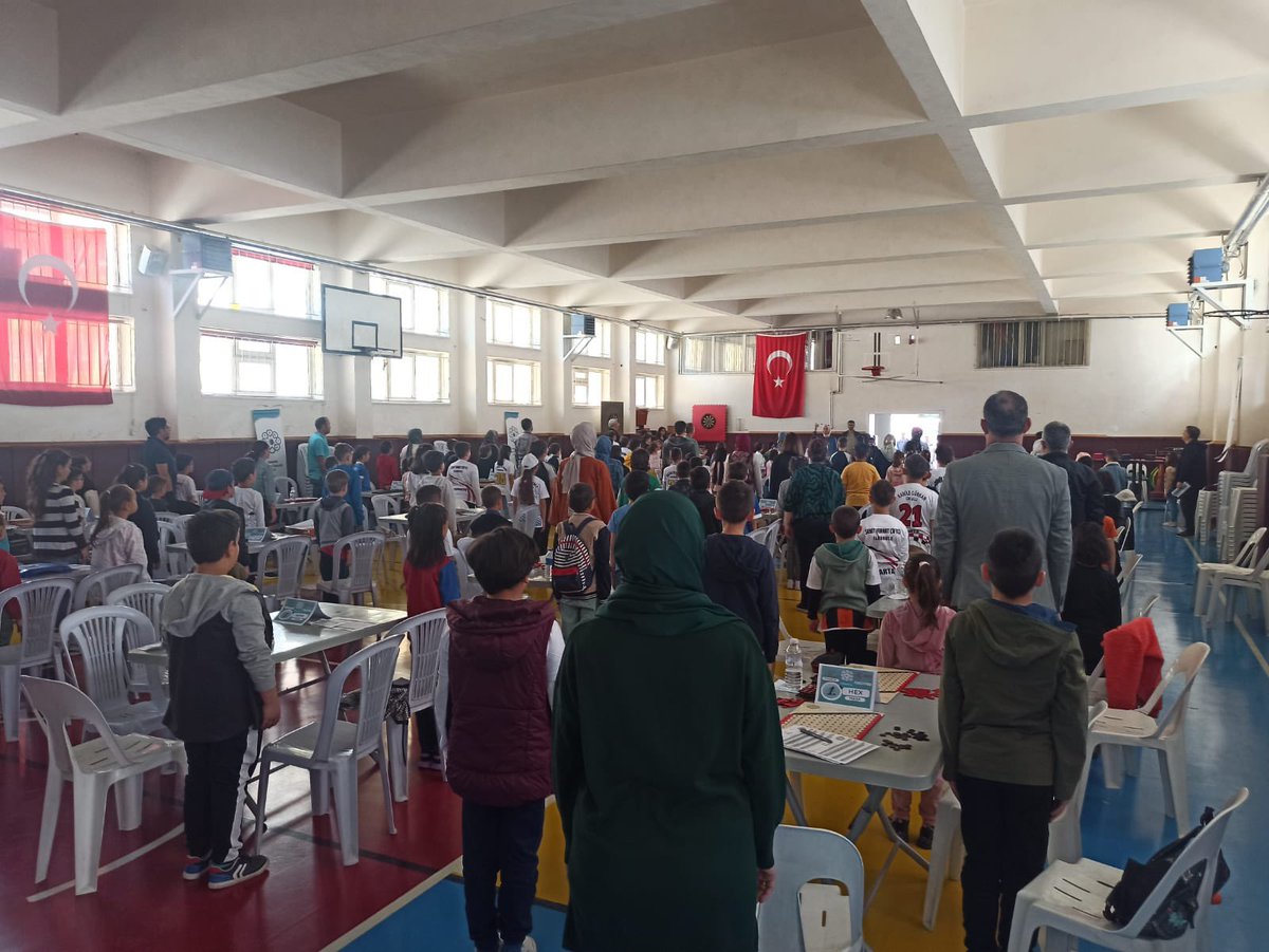 Türkiye'de kapsam içerik ve uygulama bakımından ilk olma özelliği taşıyan Isparta 100. Yıl Zeka Oyunları Ligi Konferansı Projesi kapsamında Merkez İlçe Ligi İlkokul ve Ortaokul Kategorisindeki Müsabakalar GÜL MTAL Kapalı Spor Salonu’nda gerçekleştirildi. @tcmeb @ErhanBaydur1