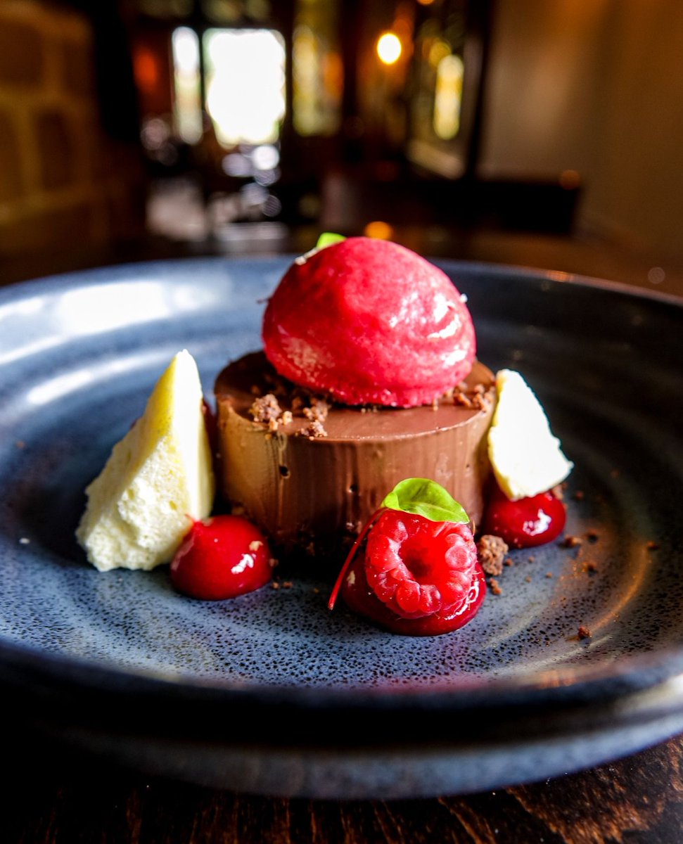 Calling all chocolate lovers! 🍫

You need to try this chocolate feuilletine torte with raspberry sorbet & aerated white chocolate from @themoathouse's new bar menu 🤩

#TheLewisPartnership #Stafford