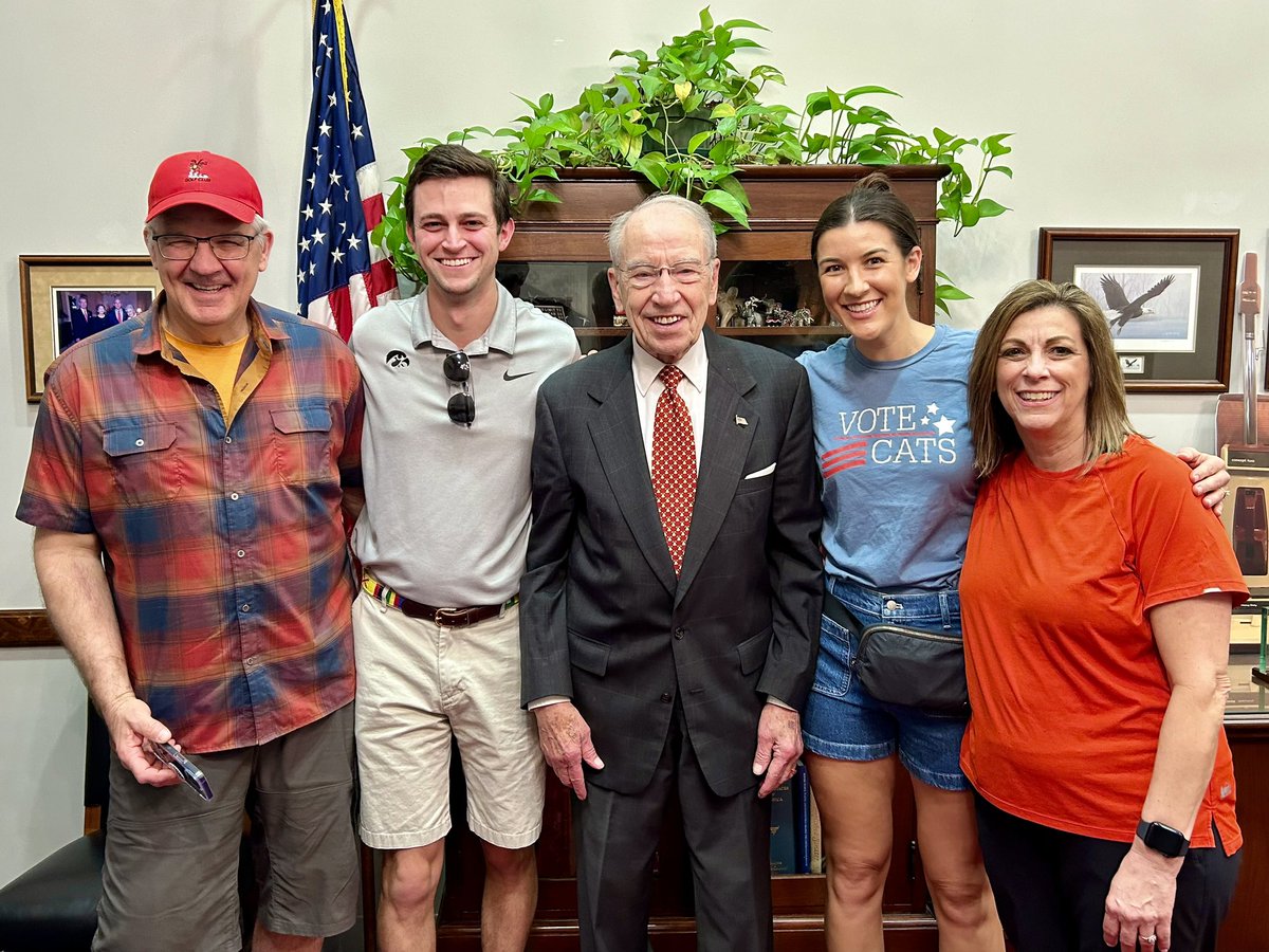 Met w Perry family from Clive. Talked abt spring planting, FISA, national security package, Beth my vacuum cleaner + the wrld famous IOWA STATE FAIR
