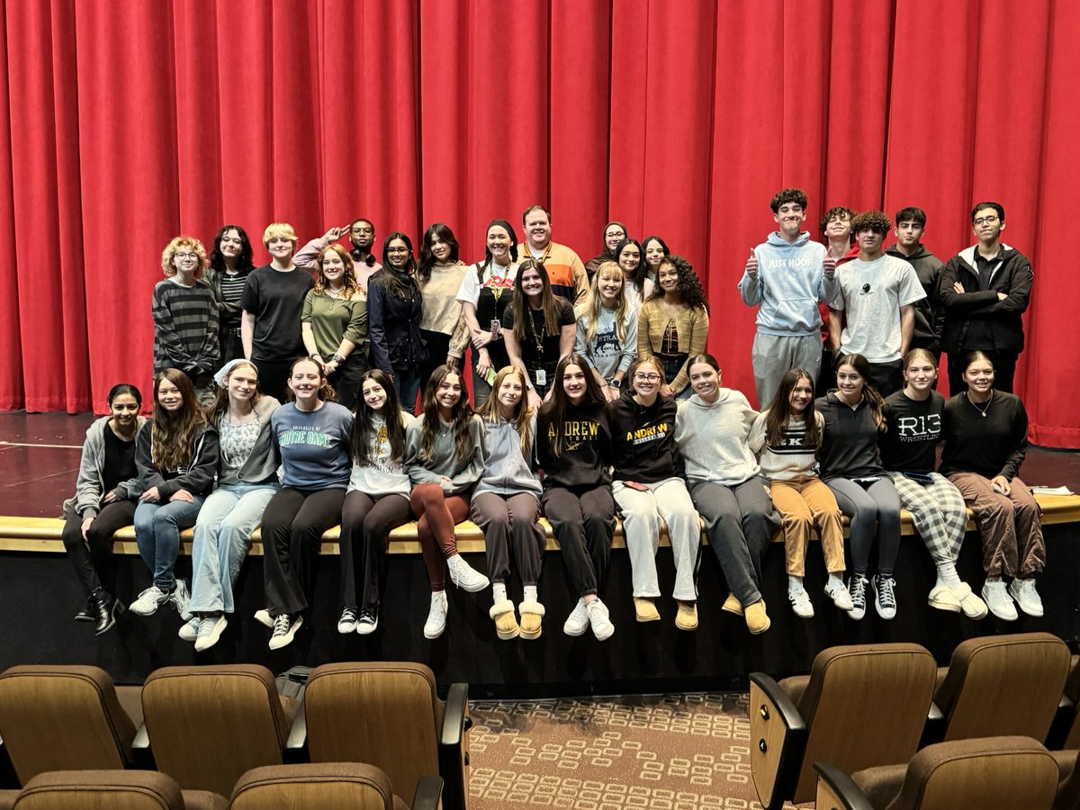 Can’t think of a better way to celebrate National Poetry Month than with a poetry slam! Thanks to @miss_pajic, @MrG230 and Ms. Williams for hosting this great event!