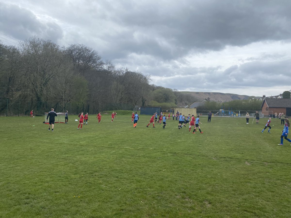 Da iawn to our footballers who played against our good friends @bedlinogprimary in a close game played in the right spirit. ⚽️👏 #HealthyHaf #ReachForTheStars @TaffBargoedLP