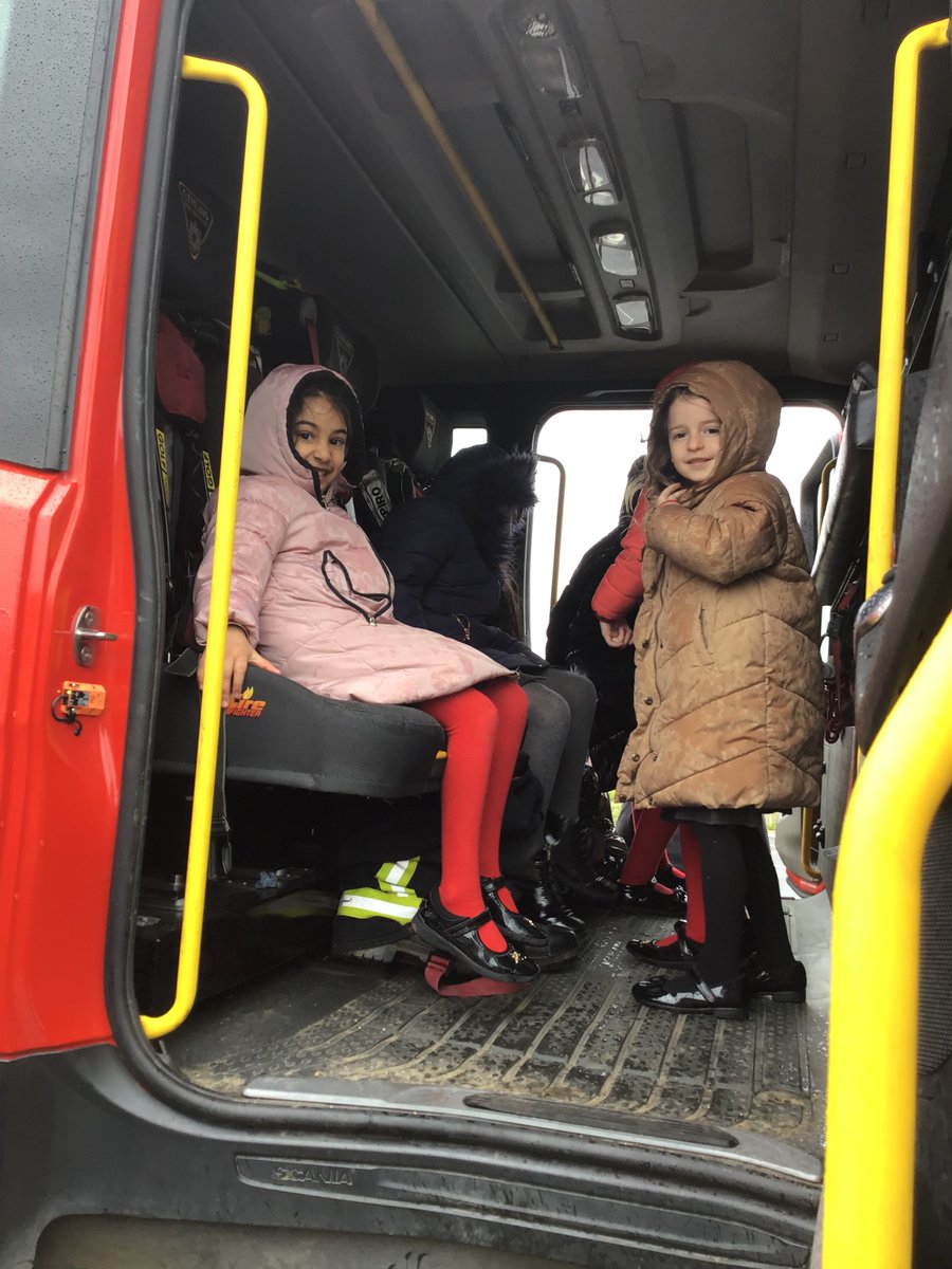 WynyardPrimary's tweet photo. Year 1 did not let the rain stop them from enjoying a fantastic visit from the fire brigade today. The children loved finding out more about the job of a fire fighter, exploring the fire engine and getting to test out the hose. Thank you @ClevelandFB ! 🚒👨‍🚒 https://t.co/WhhNSAK1Yx