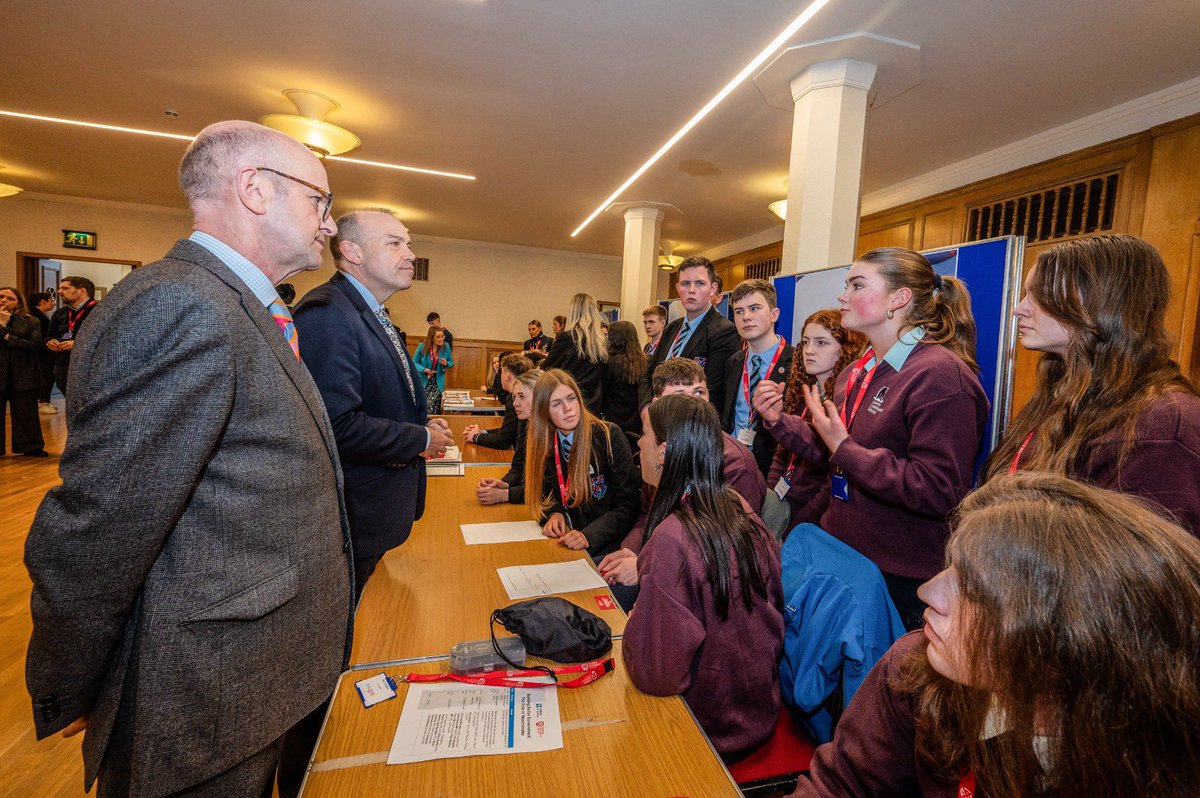 👏 A fantastic experience hearing from students on the issues that matter most to them at today’s @politicsinacti1 event at @QUBelfast. 🏫 It was great to see so many young people from across #NorthernIreland engaging and showing a keen interest in politics.