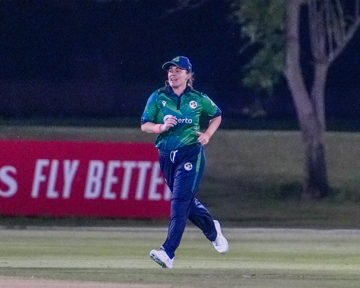 ✅ Match won ✅ Series won Our skipper hits the winning runs on her 200th appearance to mark the perfect start to our tour. ▪️ Ireland 83-2 (13.2 overs) ▪️ Thailand 79 (19 overs) SCORECARD: bit.ly/3Jn0zA4 #BackingGreen #FuelledByCerta ☘️🏏