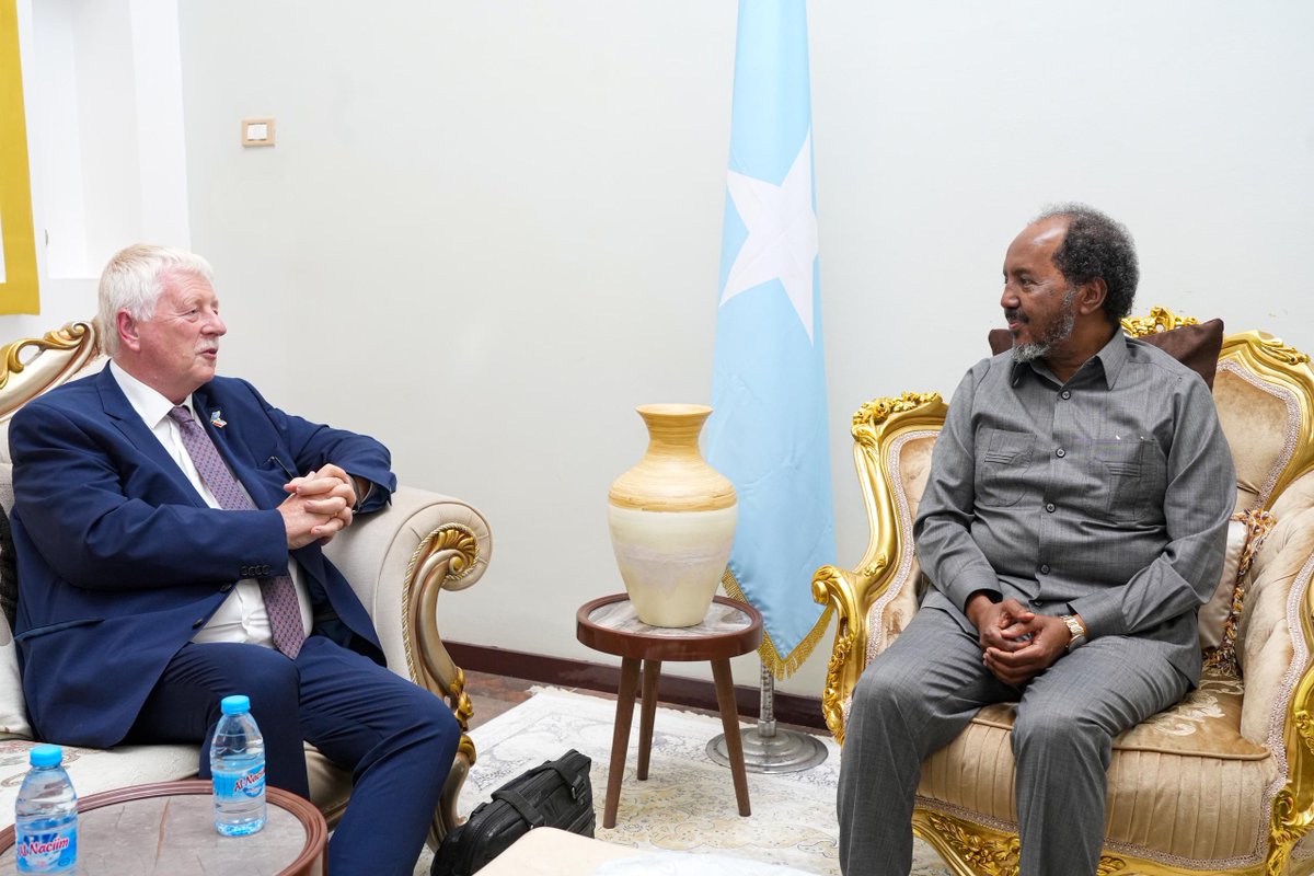 H.E President @HassanSMohamud bade farewell to the outgoing Ambassador of the Kingdom of the Netherlands to Somalia, Amb. Maarten Brouwer, whose tour of duty had come to an end. The President lauded Mr. Brouwer for his contribution towards enhancing the Somalia-Netherlands