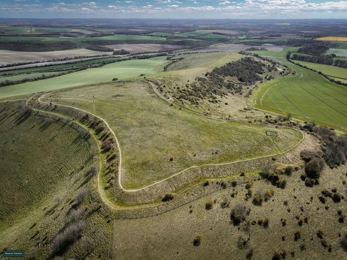 Beacon Hill with its Iron Age hillfort, above Burghclere, with the grave of George Edward Stanhope Molyneux Herbert (5th Earl of Carnarvon) who co-discovered the tomb of Tutankhamun. Full resolution download in exchange for a coffee? buymeacoffee.com/hedleythorne #Newbury