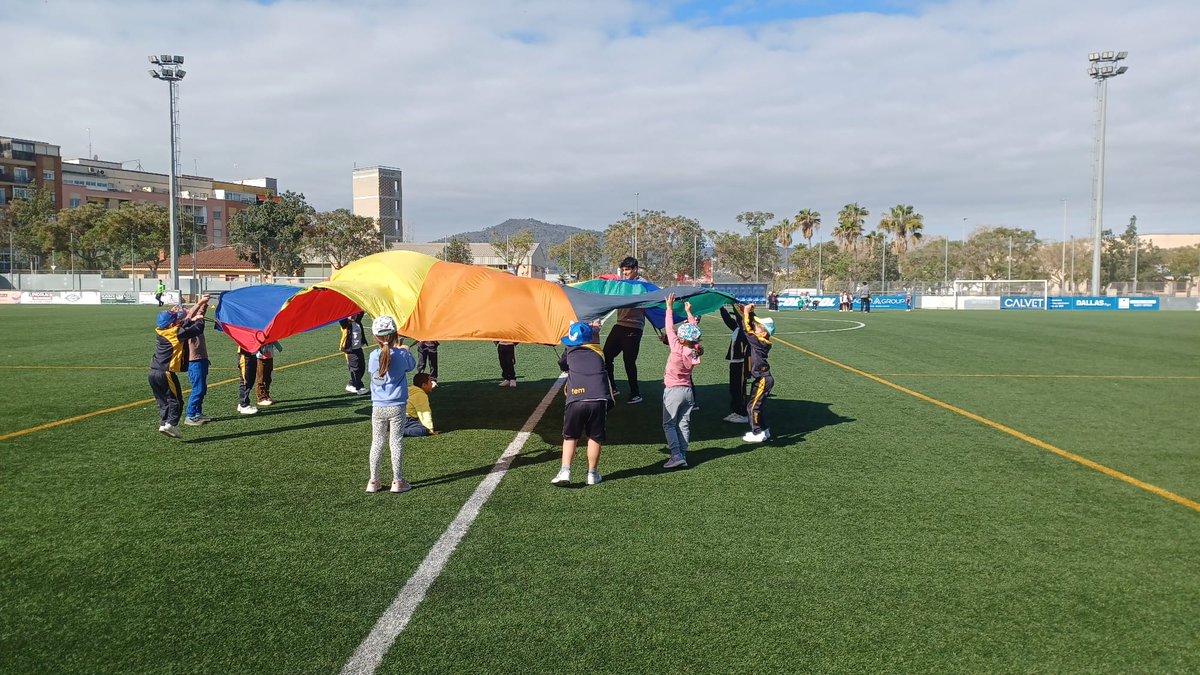 🟢Promoció - Activitats centres educatius

Avui hem dut a terme la Trobada Lúdica d'Educació Infantil amb l'alumnat de I5  dels centres educatius de #SantFeliudeLlobregat al camp de futbol les Grases de @ajsantfeliu.

 #DMAF2024