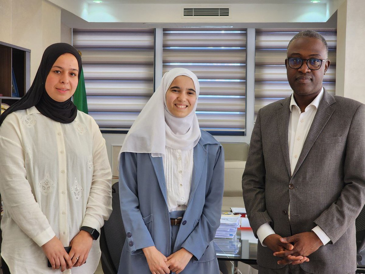 تشرفت كثيراً باستقبال الطالبة نسرين بوزيد  المتحصلة على المرتبة الثالثة وطنيا بكالوريا 2022 والمكرمة من طرف رئيس الجمهورية السيد عبدالمجيد تبون ، الأولى على  مستوى دفعتها بالمدرسة الوطنية للذكاء الاصطناعي؛ شابة ناشطة في مجال التطوع والتي قدمت لي مقترح مشروع تطوعي رائد وطموح.