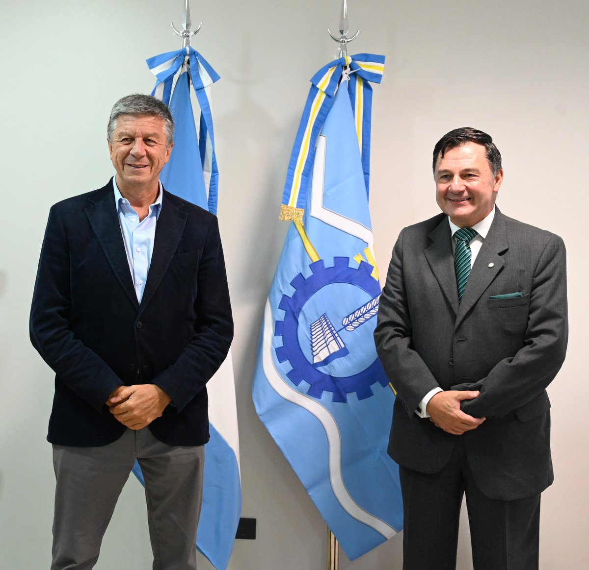 Tuvimos el gusto de recibir en la @LegisdelChubut la visita del Dr. Manuel Alberto Pizarro, presidente de la Cámara Federal de #Mendoza. Pizarro, un magistrado con amplia trayectoria y experiencia, llegó a la zona para participar del Conversatorio sobre Criminalidad Organizada,