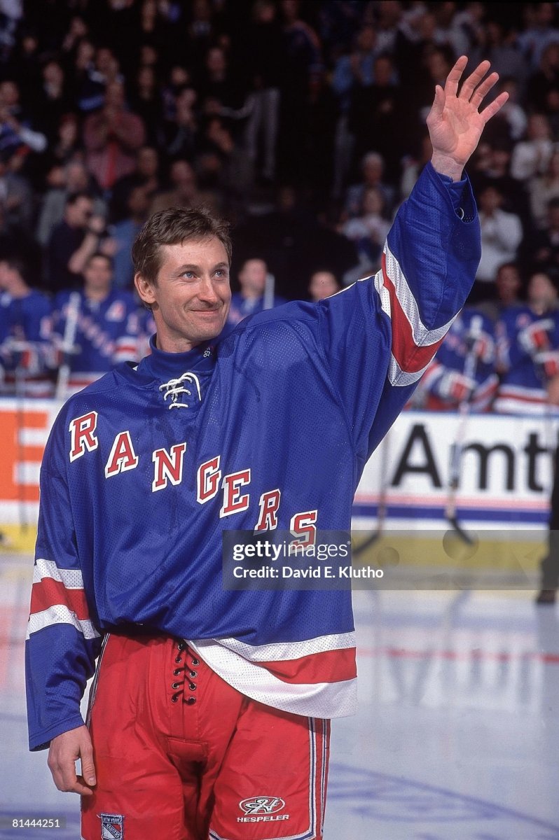 On this day in 1999, Wayne Gretzky played his final NHL game with the New York Rangers at Madison Square Garden. Gretzky retired as the NHL all-time leader in goals (894), assists (1,963), points (2,857), playoff goals (122), playoff assists (260) and playoff points (382). #NYR