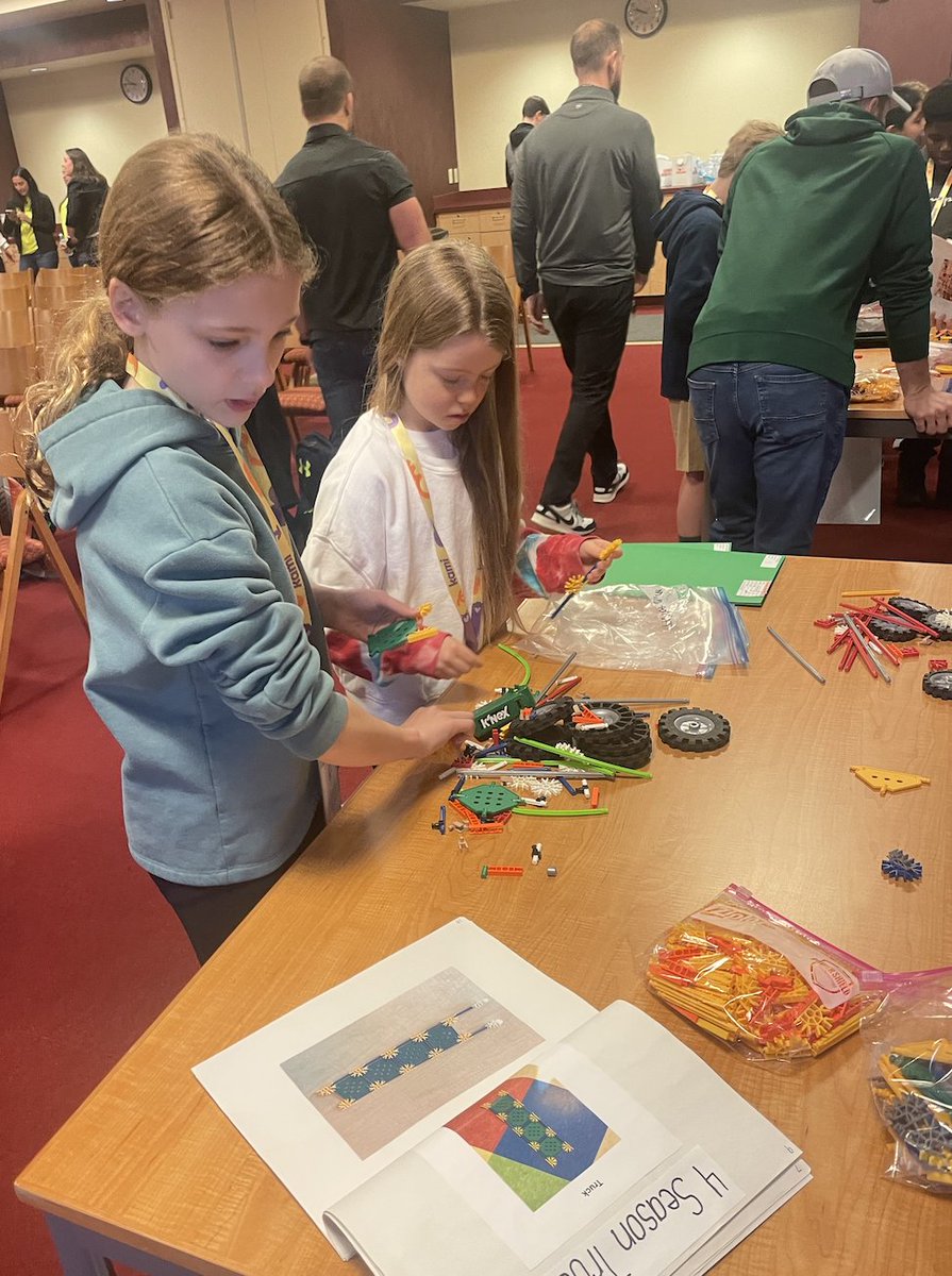 AdamscChristin's tweet photo. Today @LehighCarbonCC students showcased their passion for learning at both the K'Nex competition and Journalism Summit 2. Amazing job organizing! @MelissaVolcskai @kellitremba https://t.co/FJ51k6pqmM