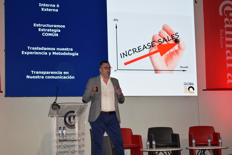 CamaradeBadajoz's tweet photo. 🔝🔝 Interesantes ponencias durante el encuentro #Agrowork al que han asistido más de 50 empresas presenciales junto a la retransmisión online. En concreto, Victorino Martín nos cuenta su apuesta por la innovación en un sector más tradicional como es la ganadería.
#Galper https://t.co/gXup76ctDc