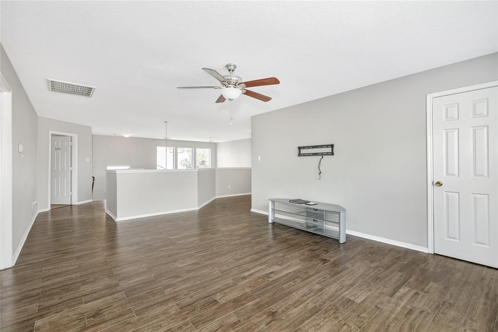 dalconstco's tweet photo. Are you looking for a remodeling company to help you remodel your home? Contact our team today! We have another one of remodels that just the market in Houston/Humble area. For more info👇🏾 https://t.co/NtVxArInhe
#homeremodeling #homesforsale

See Listing: https://t.co/t56hI0UIIA https://t.co/USy9yFRSBj