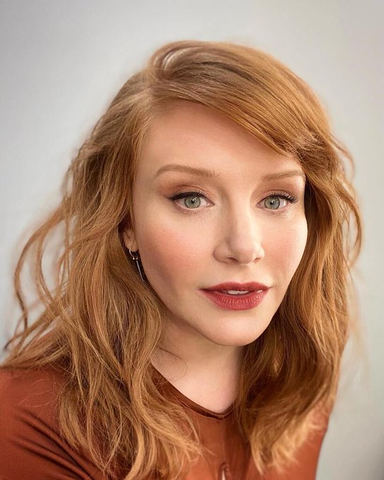 BRYCE DALLAS HOWARD GLdwlzlXAAE1tYz?format=jpg&name=small